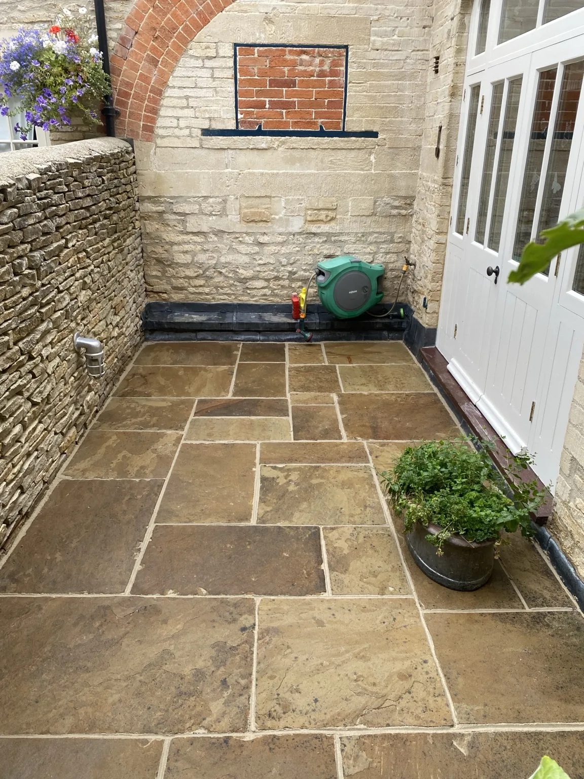 Completed exterior cleaning project 26