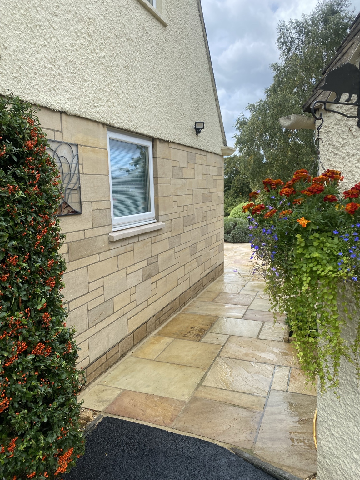 Clean rendered building after soft washing